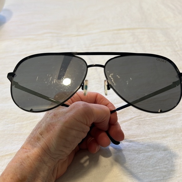 Quay x Desi High Key Aviator Sunglasses Black Metal Frame Mirror Smoke Lens - Picture 14 of 16